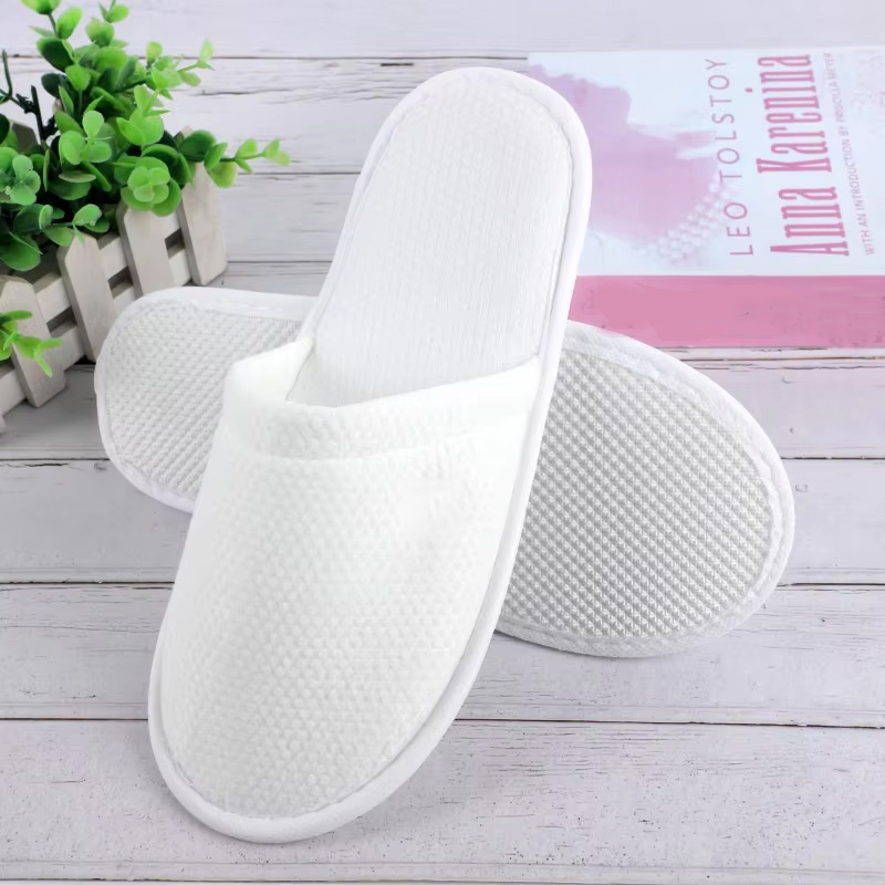 شباشب قطنية بيضاء للرجال والنس - مراجعة Men'S Shoes For Sale وسعره