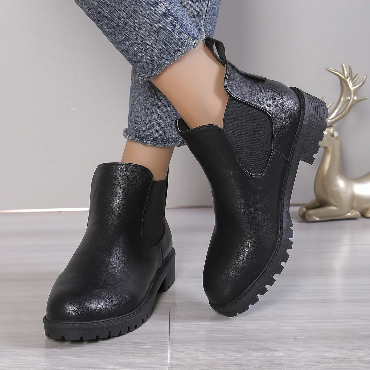 المرأة عادية تشيلسي حذاء من ال - مراجعة Chelsea Boots Suede وسعره